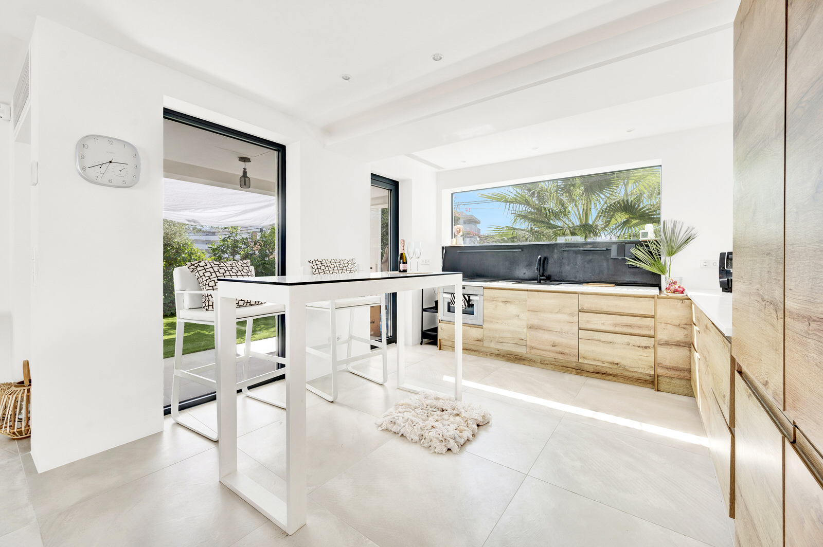 Chic new-build villa with saltwater pool and beautiful garden in walking distance of Palmanova beach (18)
