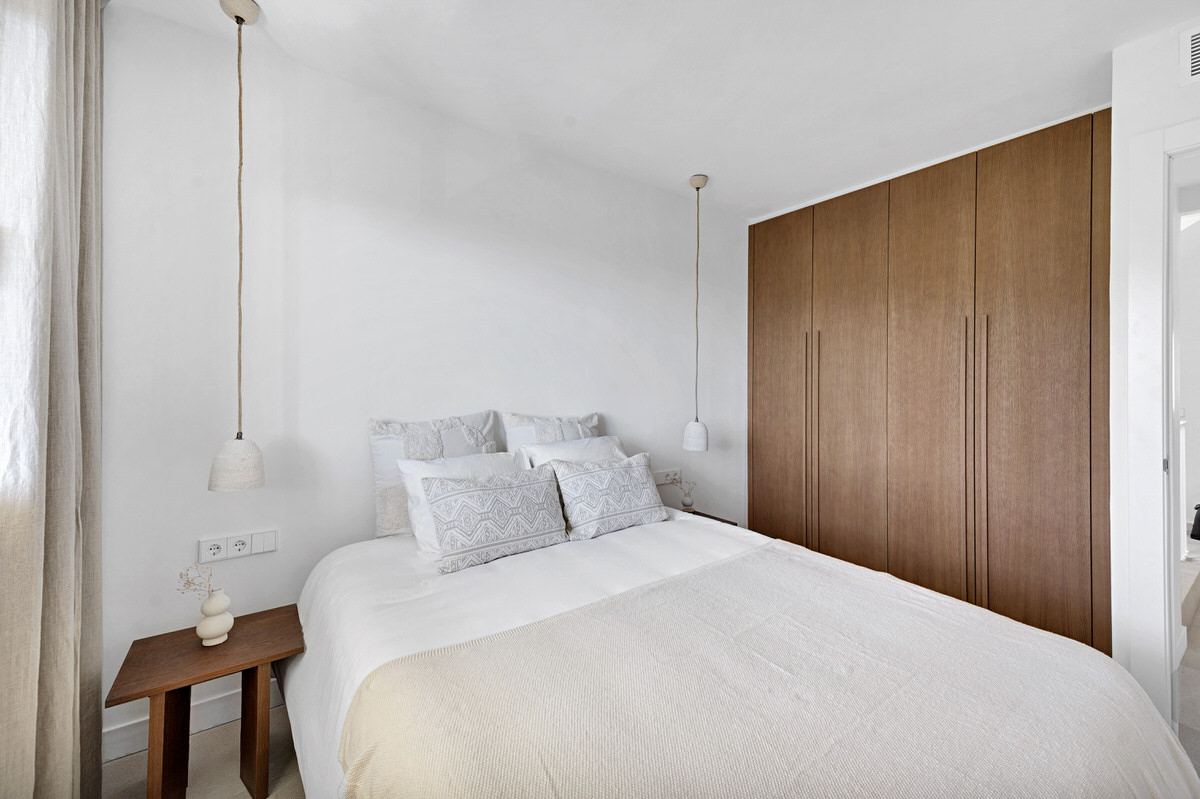 Elegant penthouse with large seaview rooftop terrace in sought-after Cas Catala, near Palma (20)