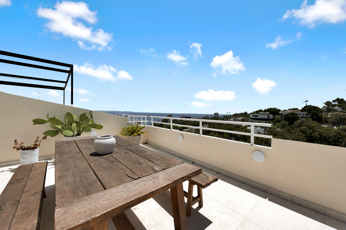 Elegant penthouse with large seaview rooftop terrace in sought-after Cas Catala, near Palma (26)