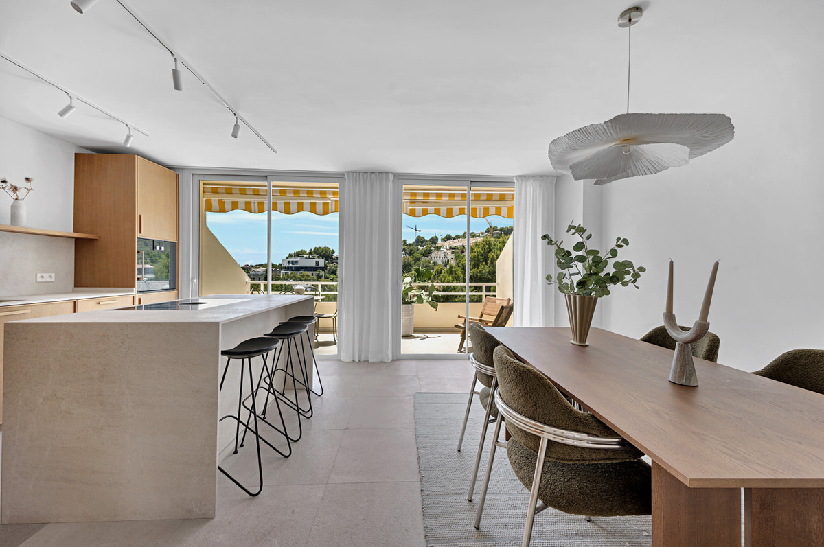Elegant penthouse with large seaview rooftop terrace in sought-after Cas Catala, near Palma (5)