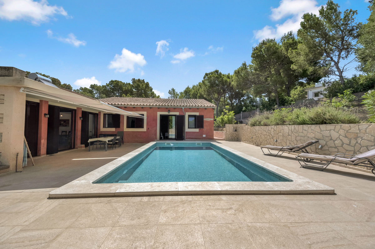 Mediterranean villa in bungalow style with pool, close to the beach in quiet location of Cala Vinyes (35)