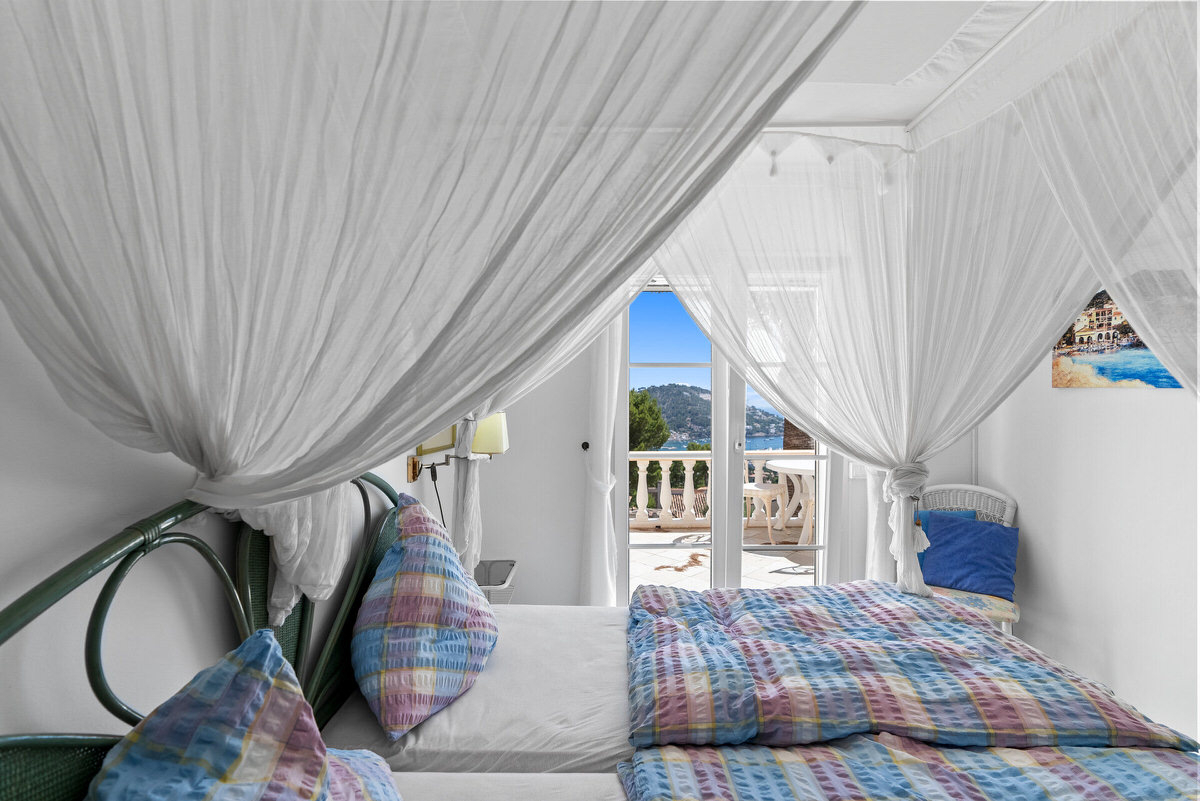 Mediterranean villa with pool and stunning sea and harbor views in Puerto Andratx (25)