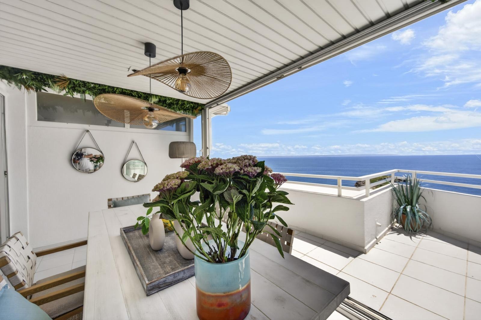 Apartment with fantastic sea views and parking space in complex with pool near the beach in Illetas (16)