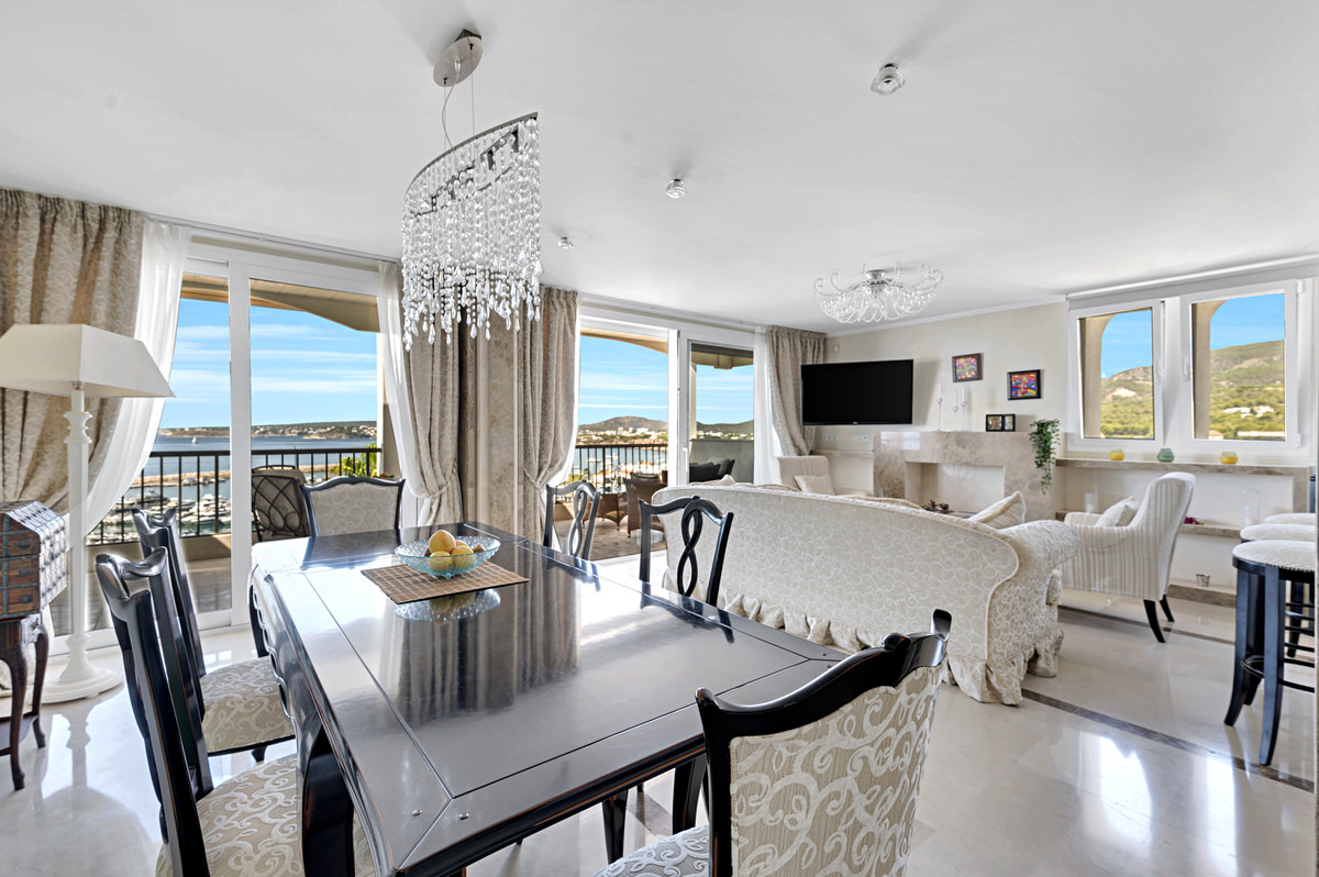 Stylish luxury apartment with fantastic sea views in Puerto Portals (8)