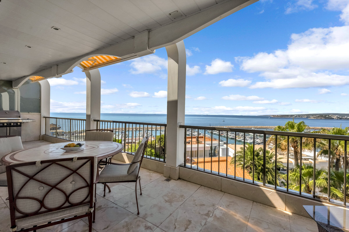 Stylish luxury apartment with fantastic sea views in Puerto Portals (12)