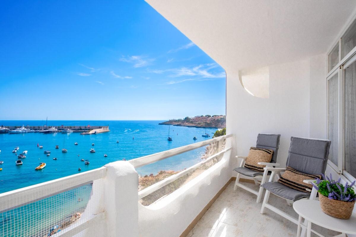 Renovated apartment with stunning seaviews in a beachfront complex in Port Adriano, Mallorca (9)
