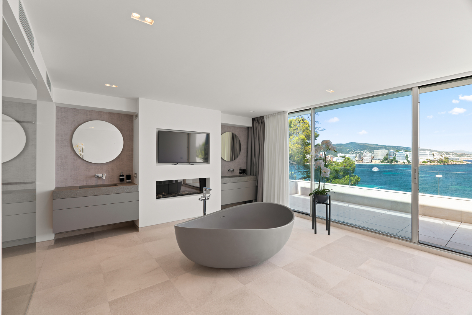 Modern new construction villa in first sea line with private sea access in Cala Vinyes (4)