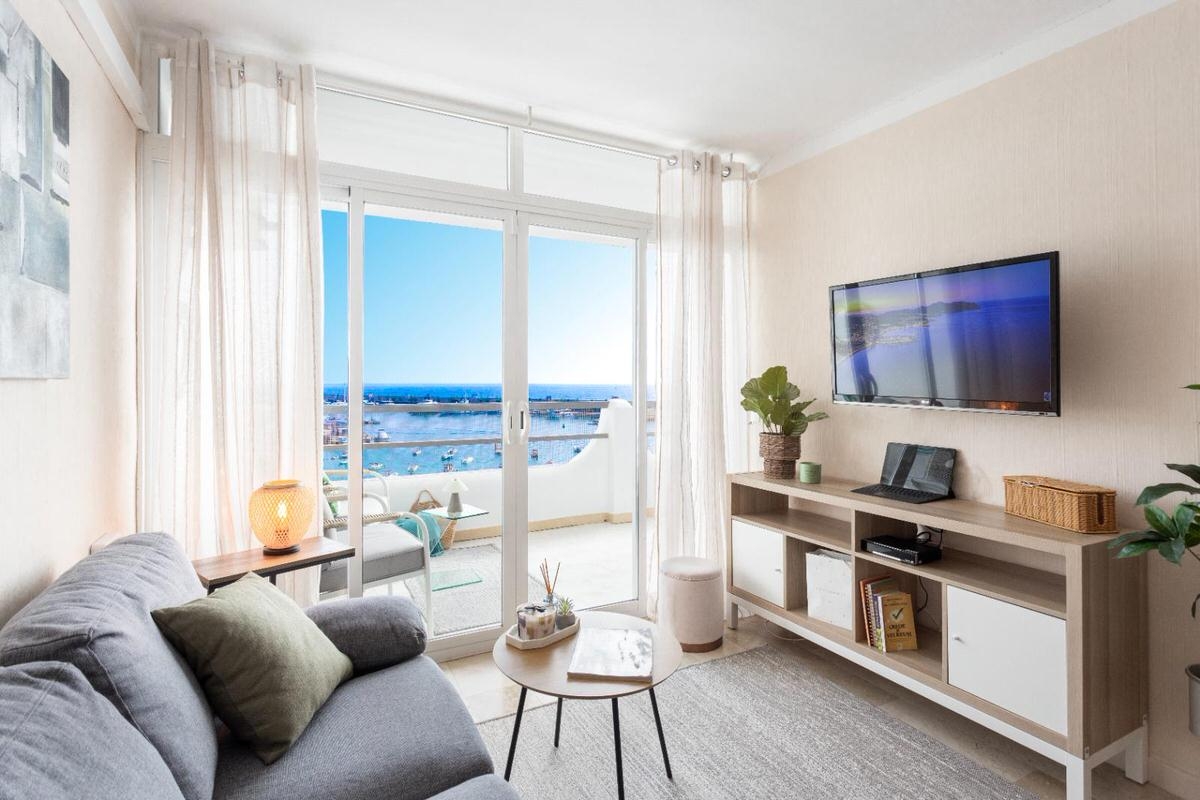 Renovated apartment with stunning seaviews in a beachfront complex in Port Adriano, Mallorca (12)