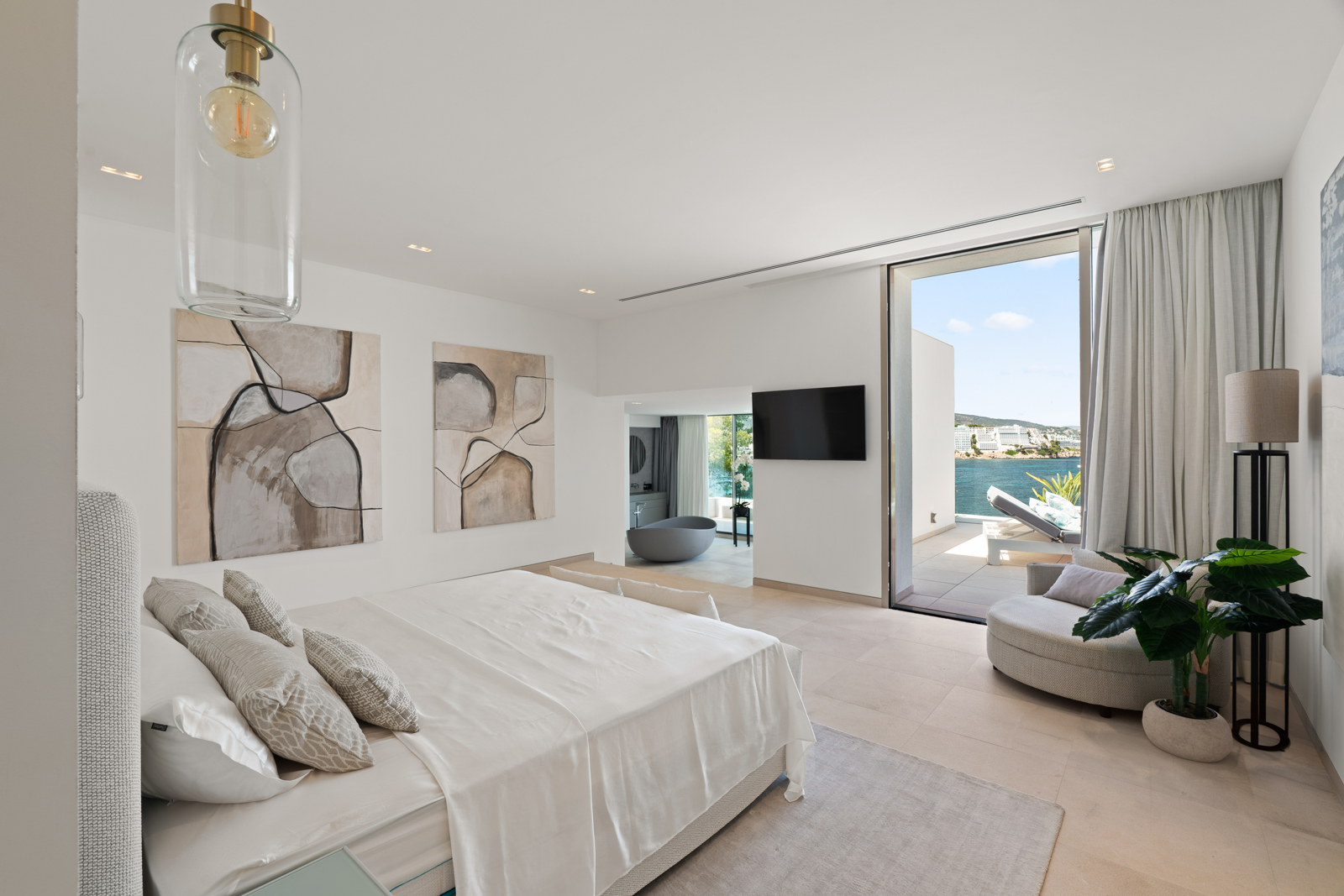 Modern new construction villa in first sea line with private sea access in Cala Vinyes (5)
