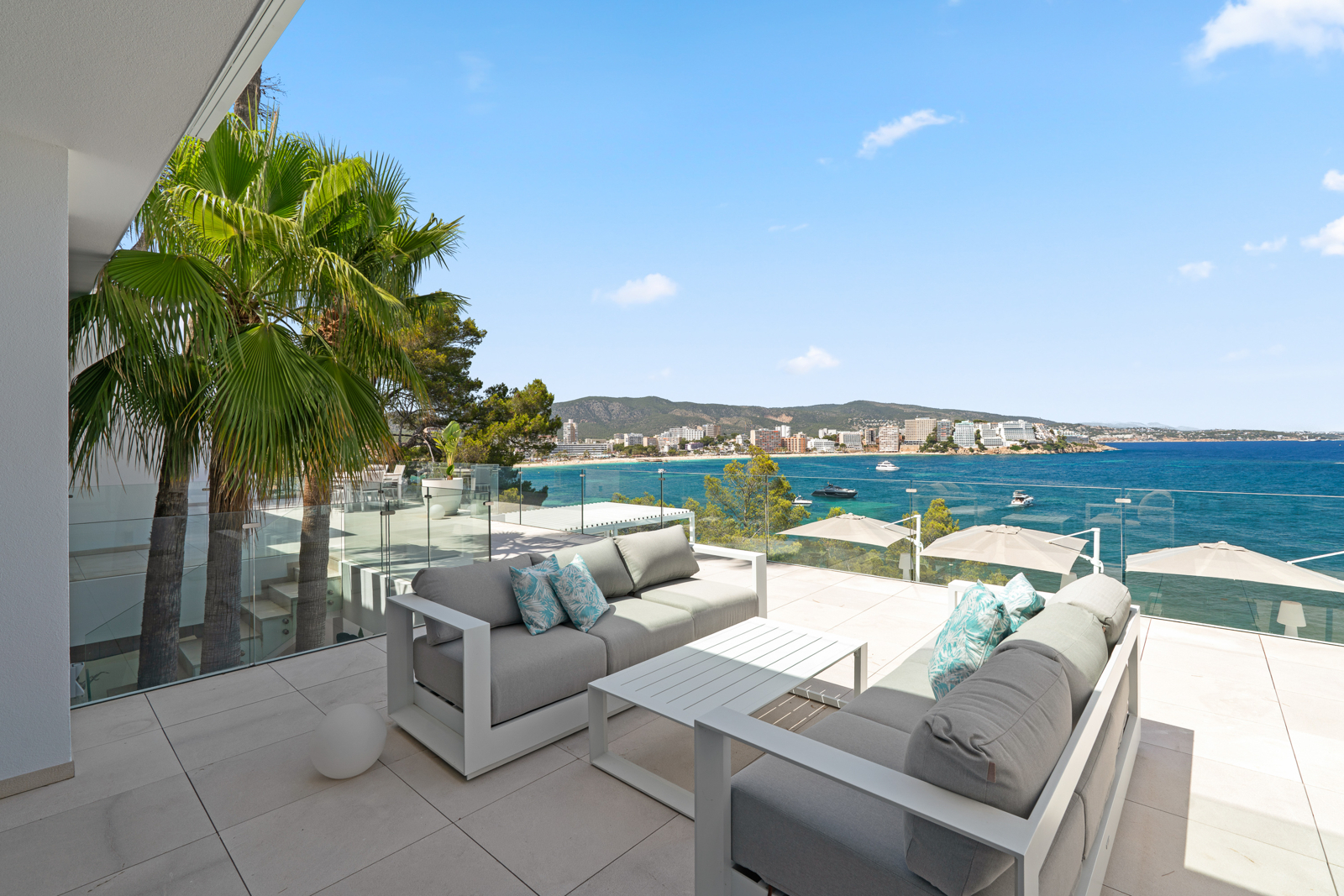 Modern new construction villa in first sea line with private sea access in Cala Vinyes (11)