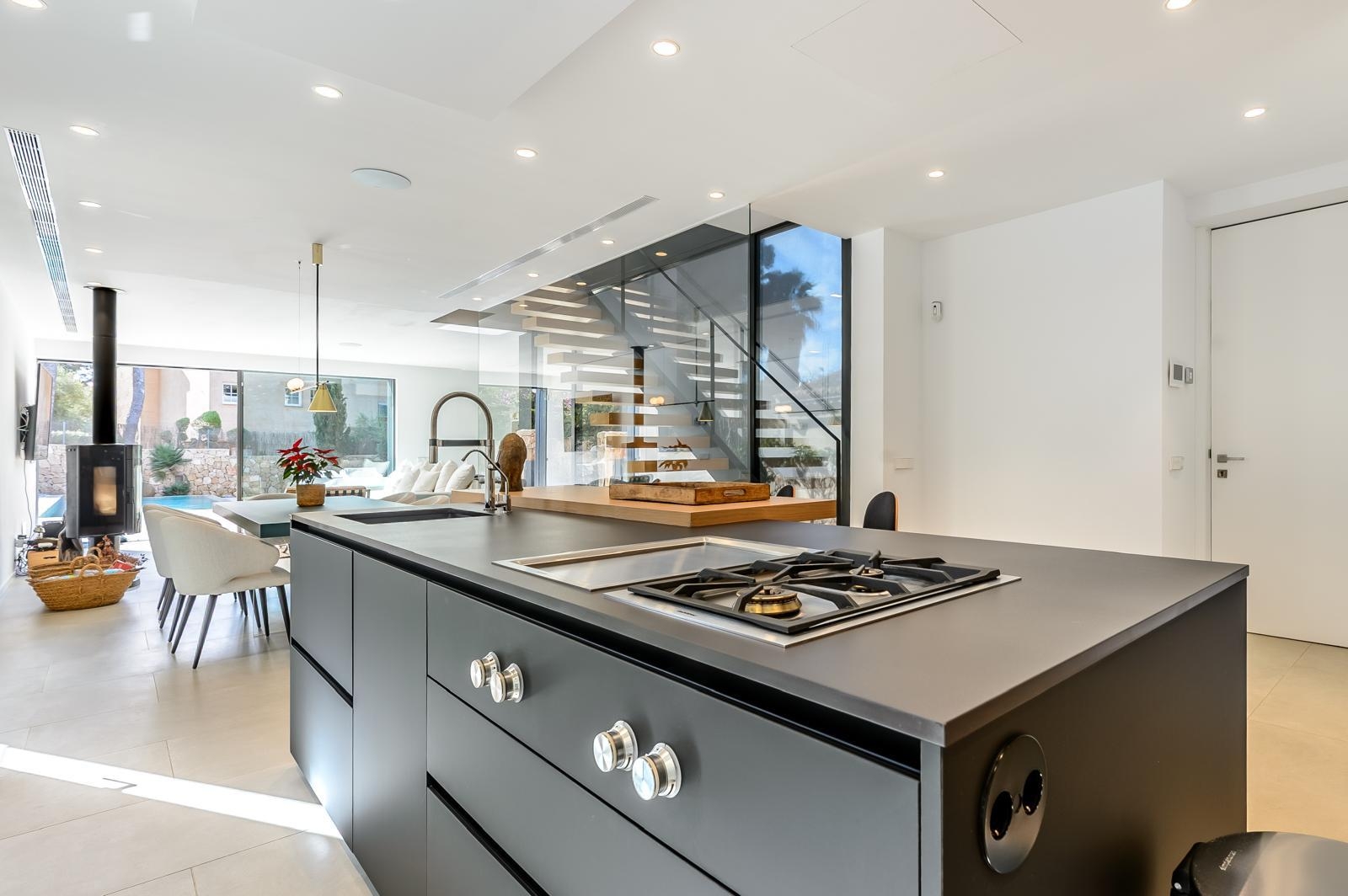 State-of-the-art luxury villa in a prime location within walking distance of Puerto Portals Harbor, ref. 7518 (18)