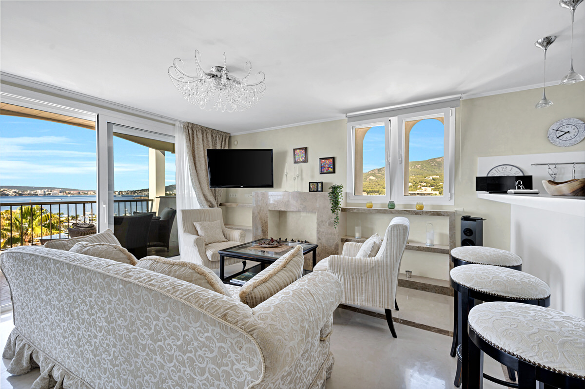 Stylish luxury apartment with fantastic sea views in Puerto Portals (9)