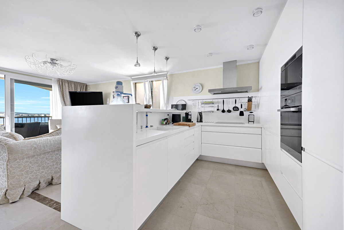 Stylish luxury apartment with fantastic sea views in Puerto Portals (6)