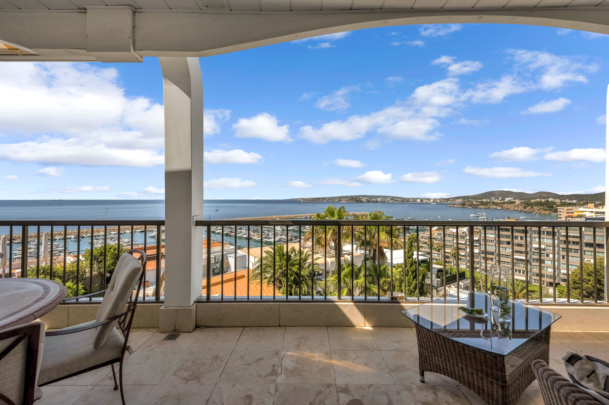Stylish luxury apartment with fantastic sea views in Puerto Portals (11)