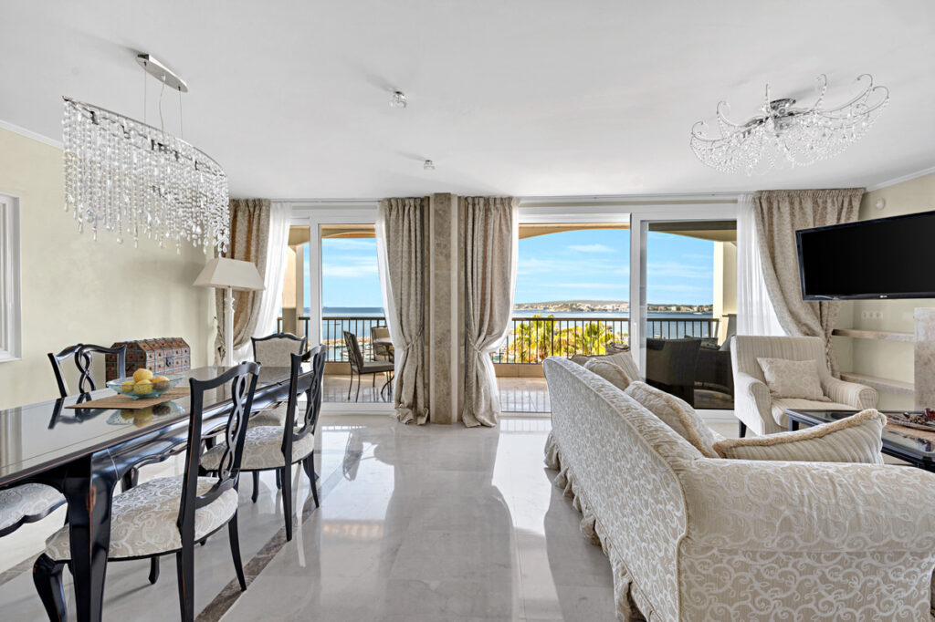 Stylish luxury apartment with fantastic sea views in Puerto Portals (10)
