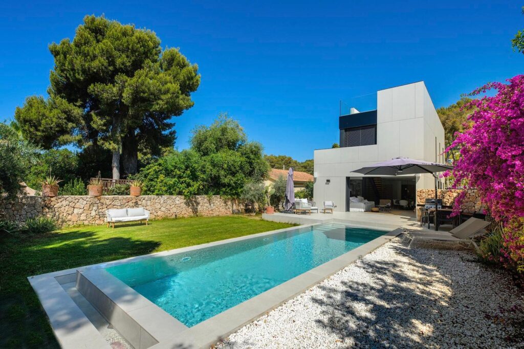 State-of-the-art luxury villa in a prime location within walking distance of Puerto Portals Harbor, ref. 7518 (2)