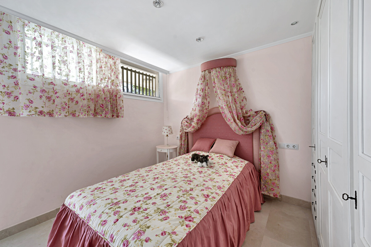Stylish luxury apartment with fantastic sea views in Puerto Portals (23)