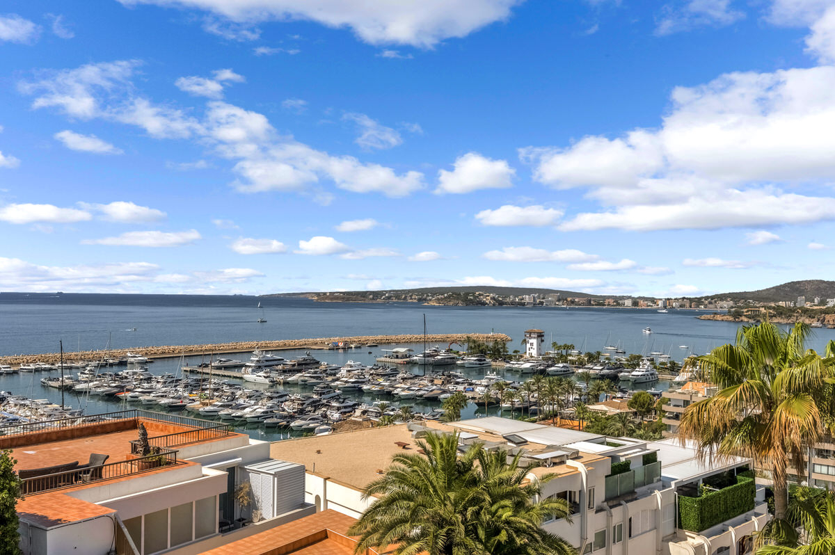 Stylish luxury apartment with fantastic sea views in Puerto Portals (17)