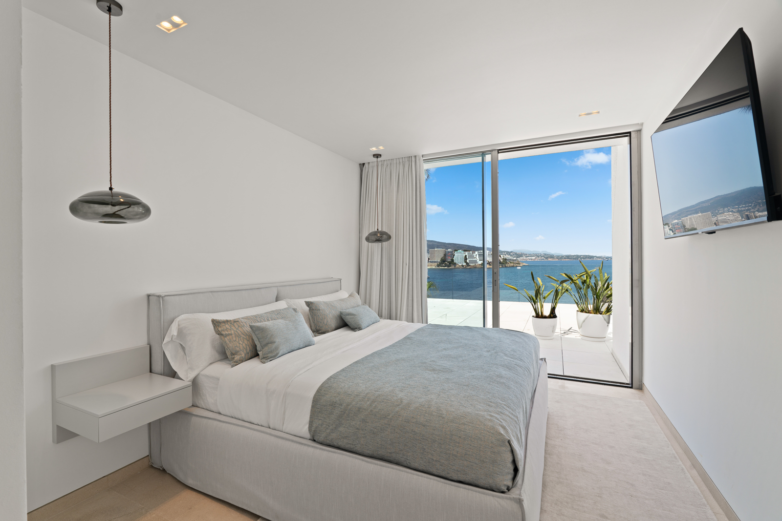 Modern new construction villa in first sea line with private sea access in Cala Vinyes (3)