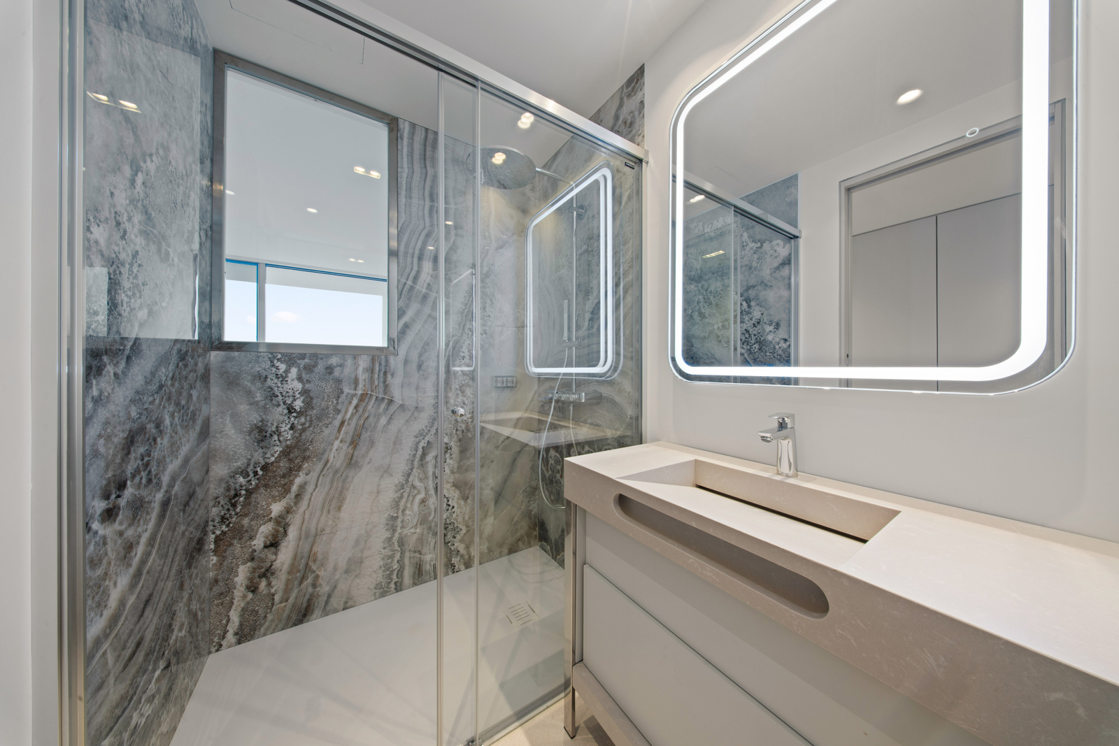 Modern new construction villa in first sea line with private sea access in Cala Vinyes (17)