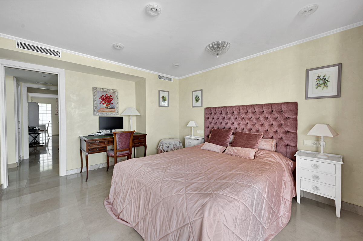 Stylish luxury apartment with fantastic sea views in Puerto Portals (25)