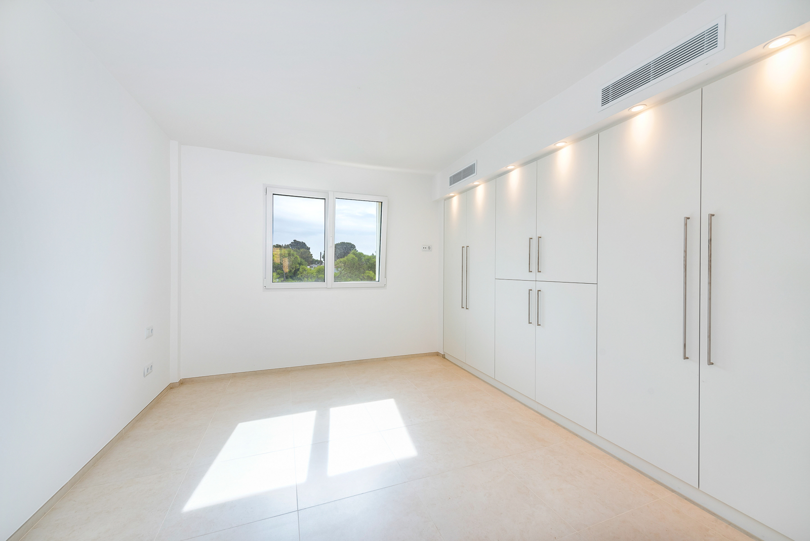 Modern seaview villa in Costa den Blanes, Portals, southwest Mallorca (2)