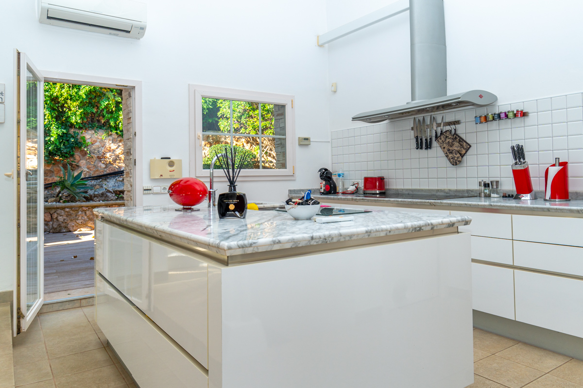 Light-flooded villa with pool and panoramic as well as sea views in Costa den Blanes (7)