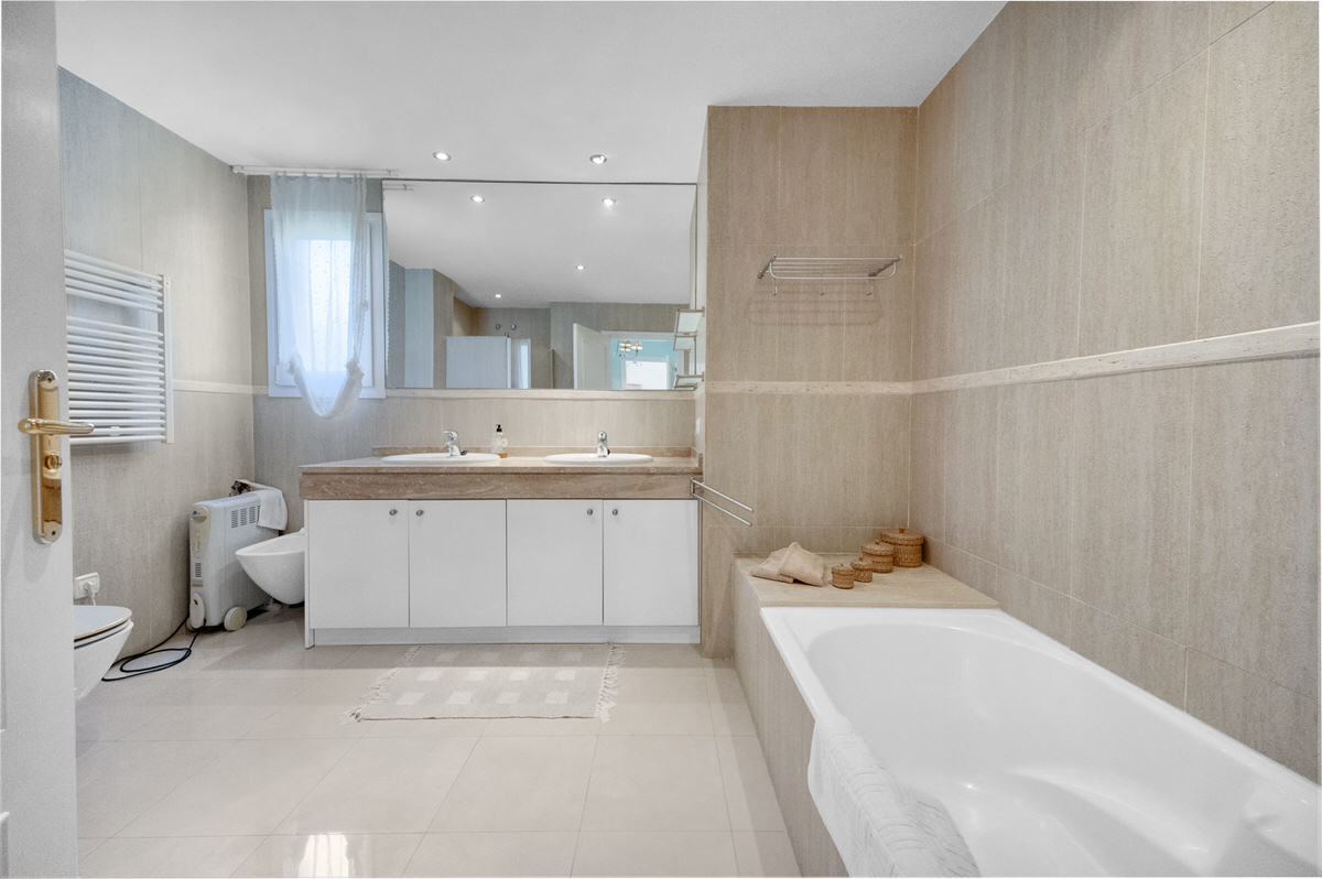 Spacious, well-maintained apartment in a quiet complex with 2 pools in Santa Ponsa (11)