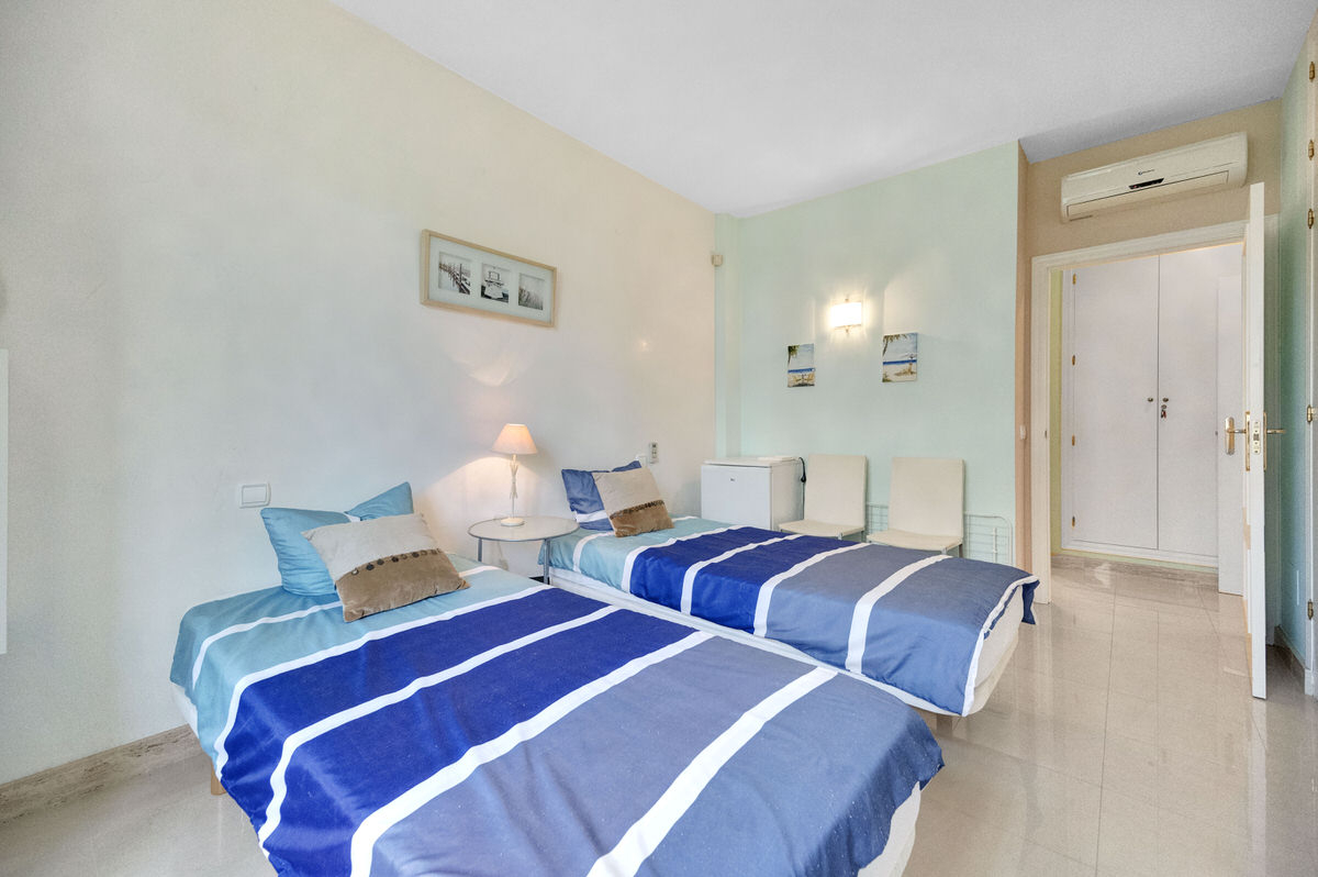 Spacious, well-maintained apartment in a quiet complex with 2 pools in Santa Ponsa (8)