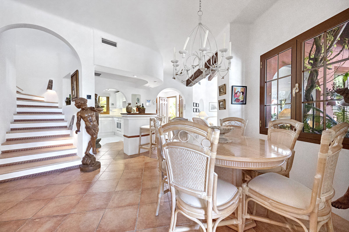 Mediterranean villa with private pool & beautiful garden in a complex near Santa Ponsa golf course (20)