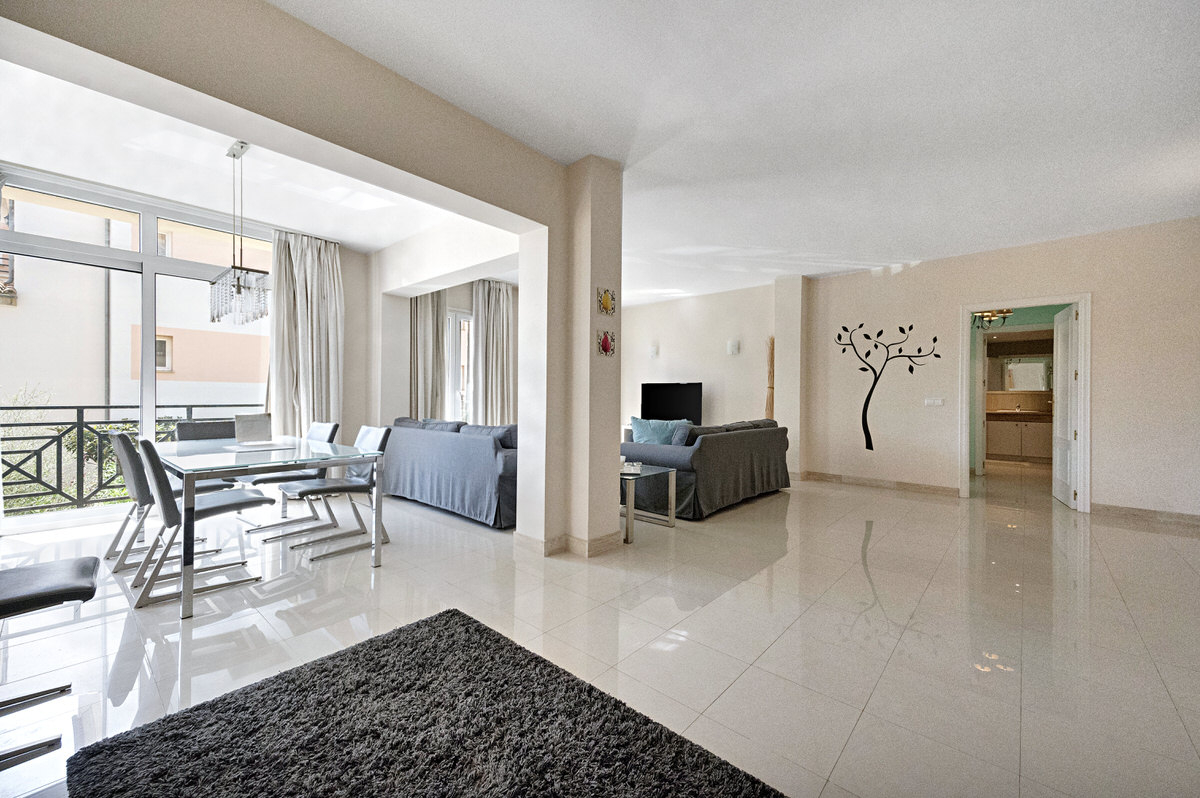 Spacious, well-maintained apartment in a quiet complex with 2 pools in Santa Ponsa (20)