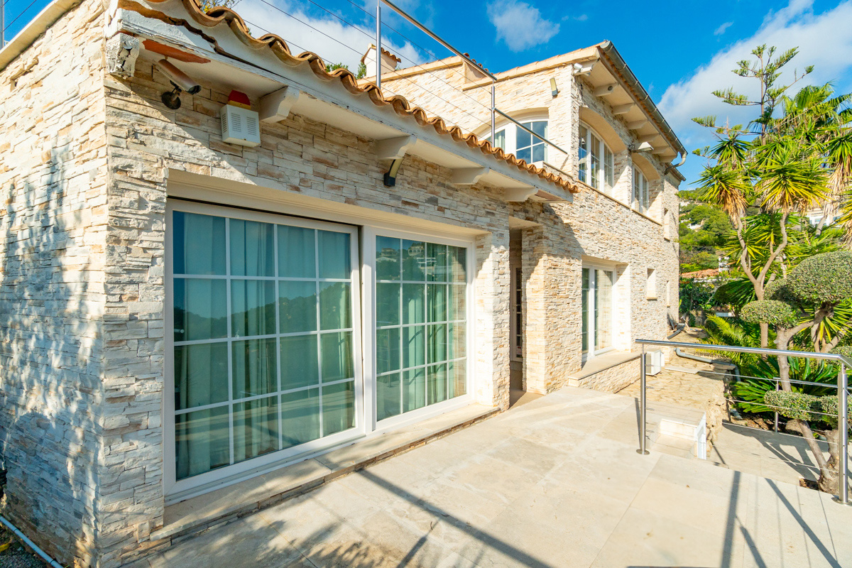 Light-flooded villa with pool and panoramic as well as sea views in Costa den Blanes (16)