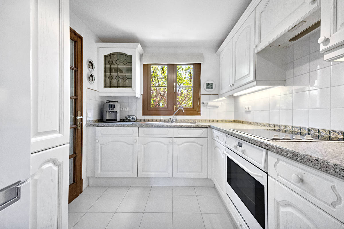 Mediterranean villa with private pool & beautiful garden in a complex near Santa Ponsa golf course (18)