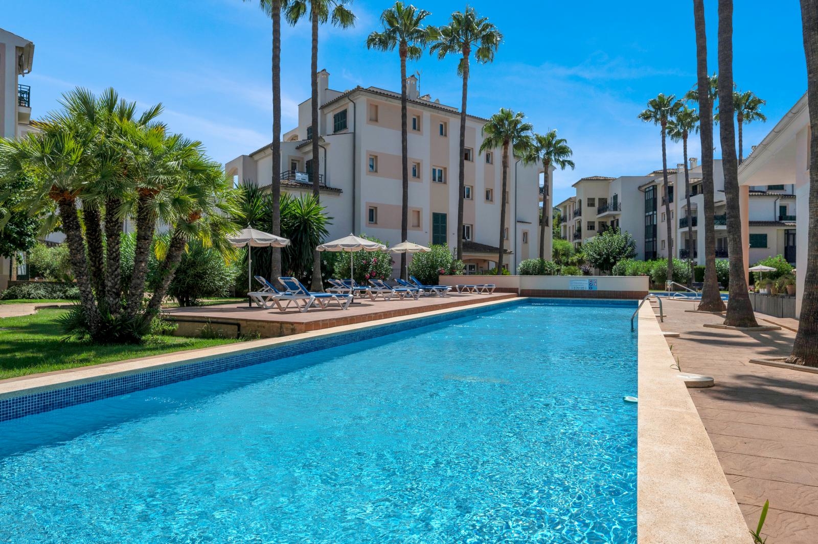 Spacious, very well-kept apartment in a beautiful complex with 2 pools in Santa Ponsa (1)