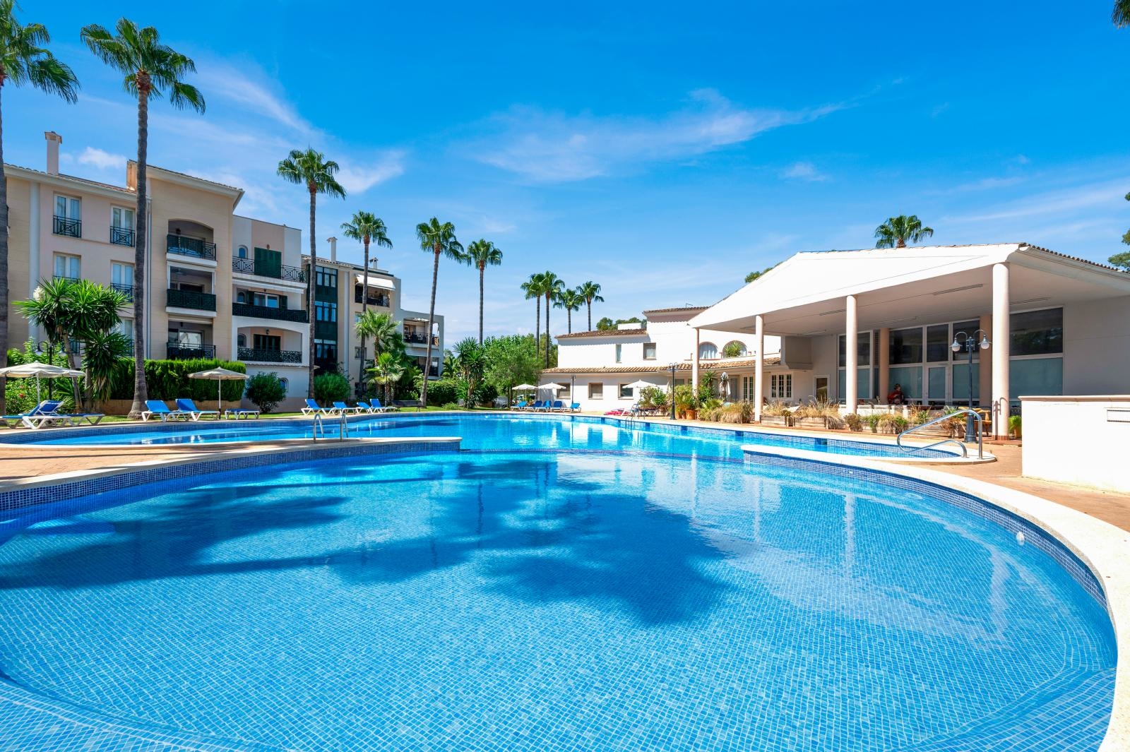 Spacious, very well-kept apartment in a beautiful complex with 2 pools in Santa Ponsa (25)