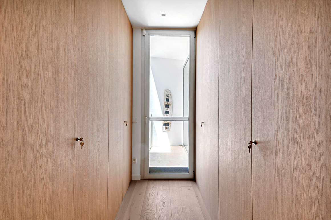 Modern luxury villa with beautiful panoramic seaview above the exclusive Puerto Portals yacht harbor (15)