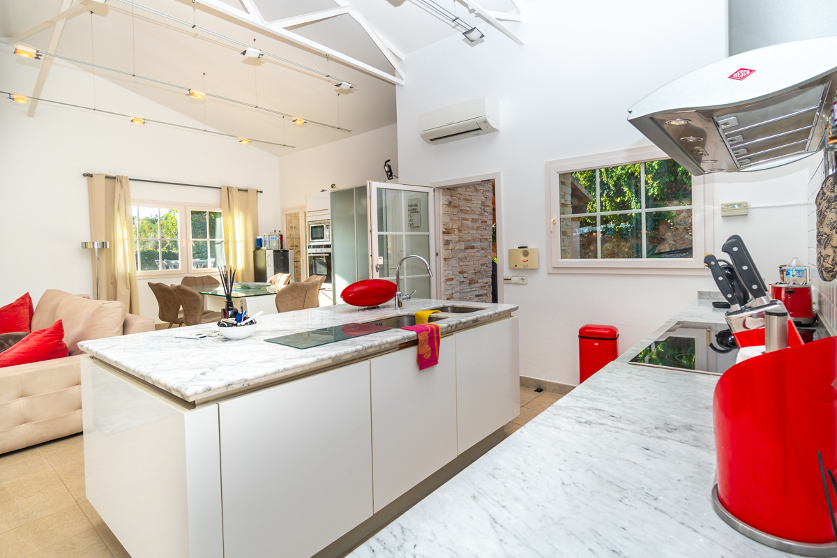 Light-flooded villa with pool and panoramic as well as sea views in Costa den Blanes (6)