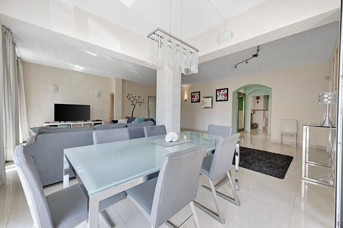 Spacious, well-maintained apartment in a quiet complex with 2 pools in Santa Ponsa (31)