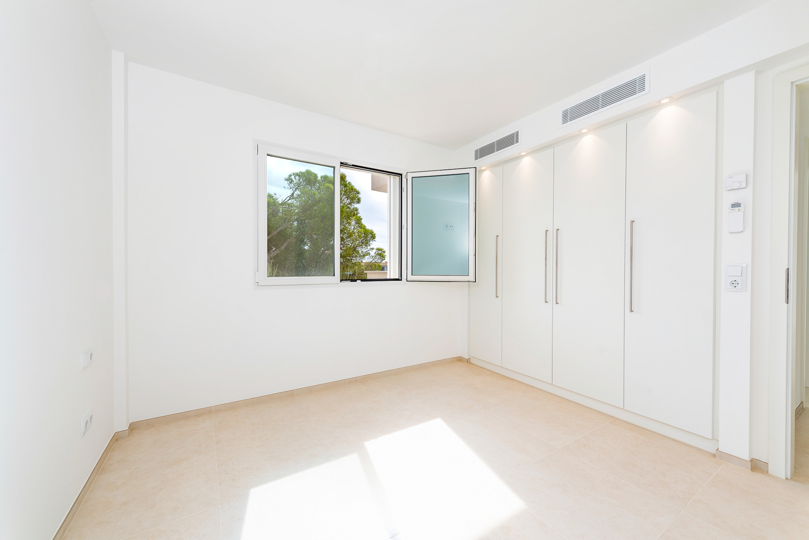 Modern seaview villa in Costa den Blanes, Portals, southwest Mallorca (4)