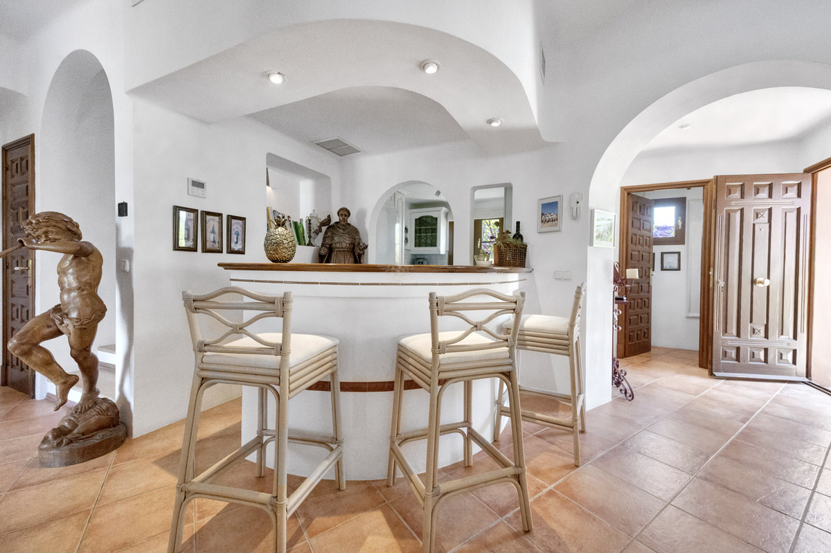 Mediterranean villa with private pool & beautiful garden in a complex near Santa Ponsa golf course (11)