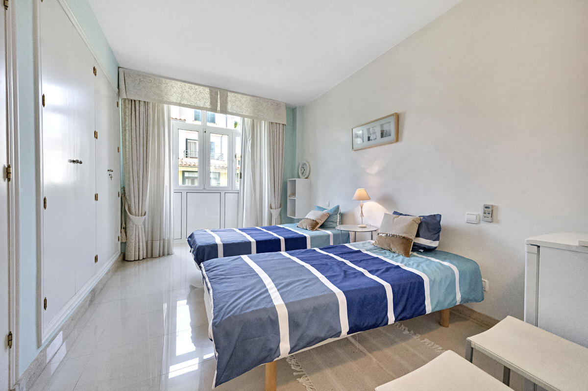 Spacious, well-maintained apartment in a quiet complex with 2 pools in Santa Ponsa (23)