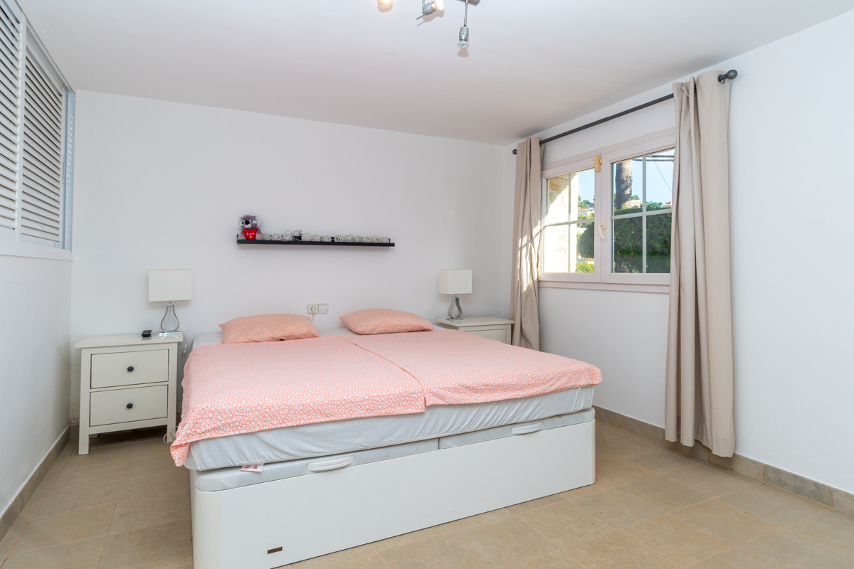 Light-flooded villa with pool and panoramic as well as sea views in Costa den Blanes (4)