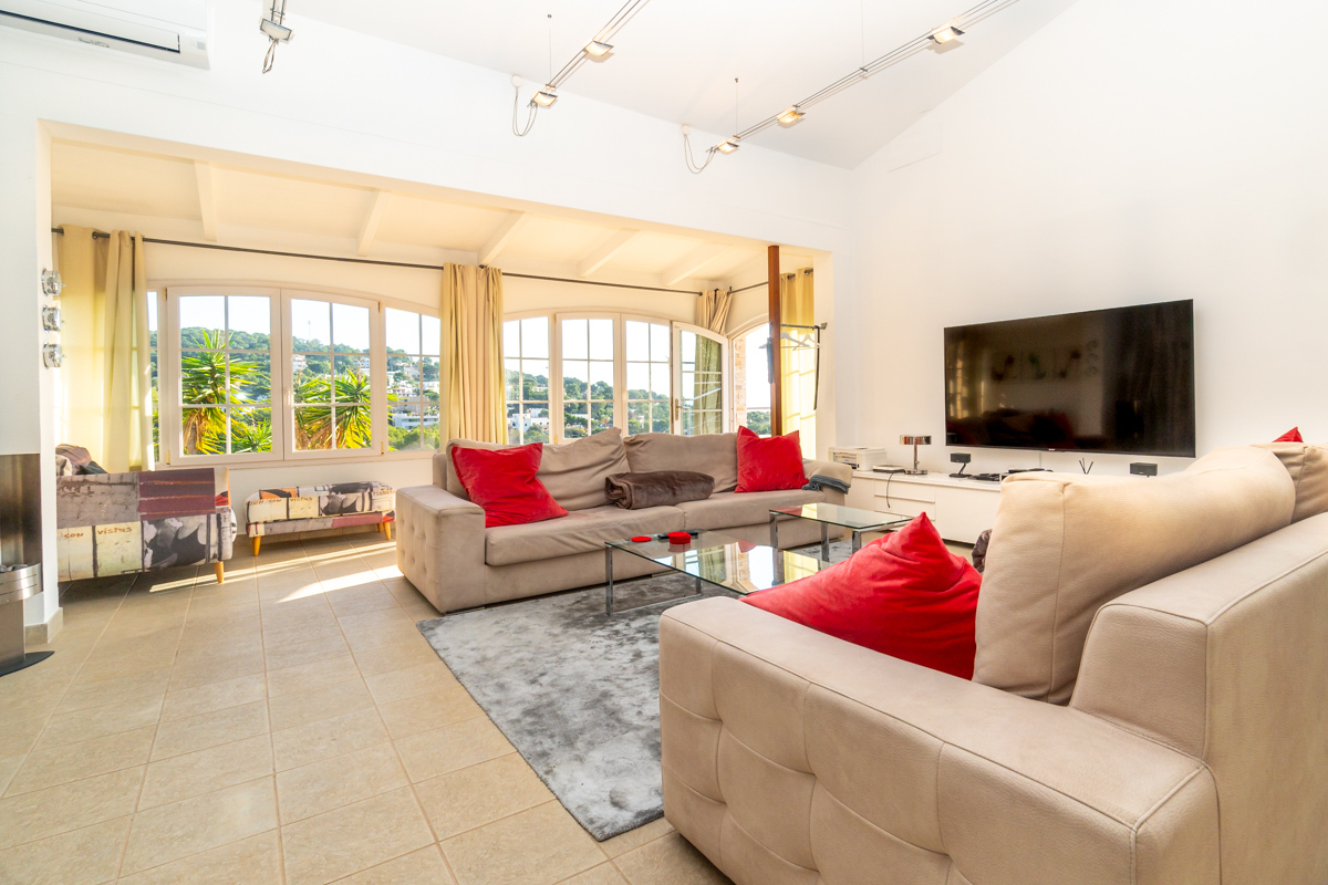 Light-flooded villa with pool and panoramic as well as sea views in Costa den Blanes (5)