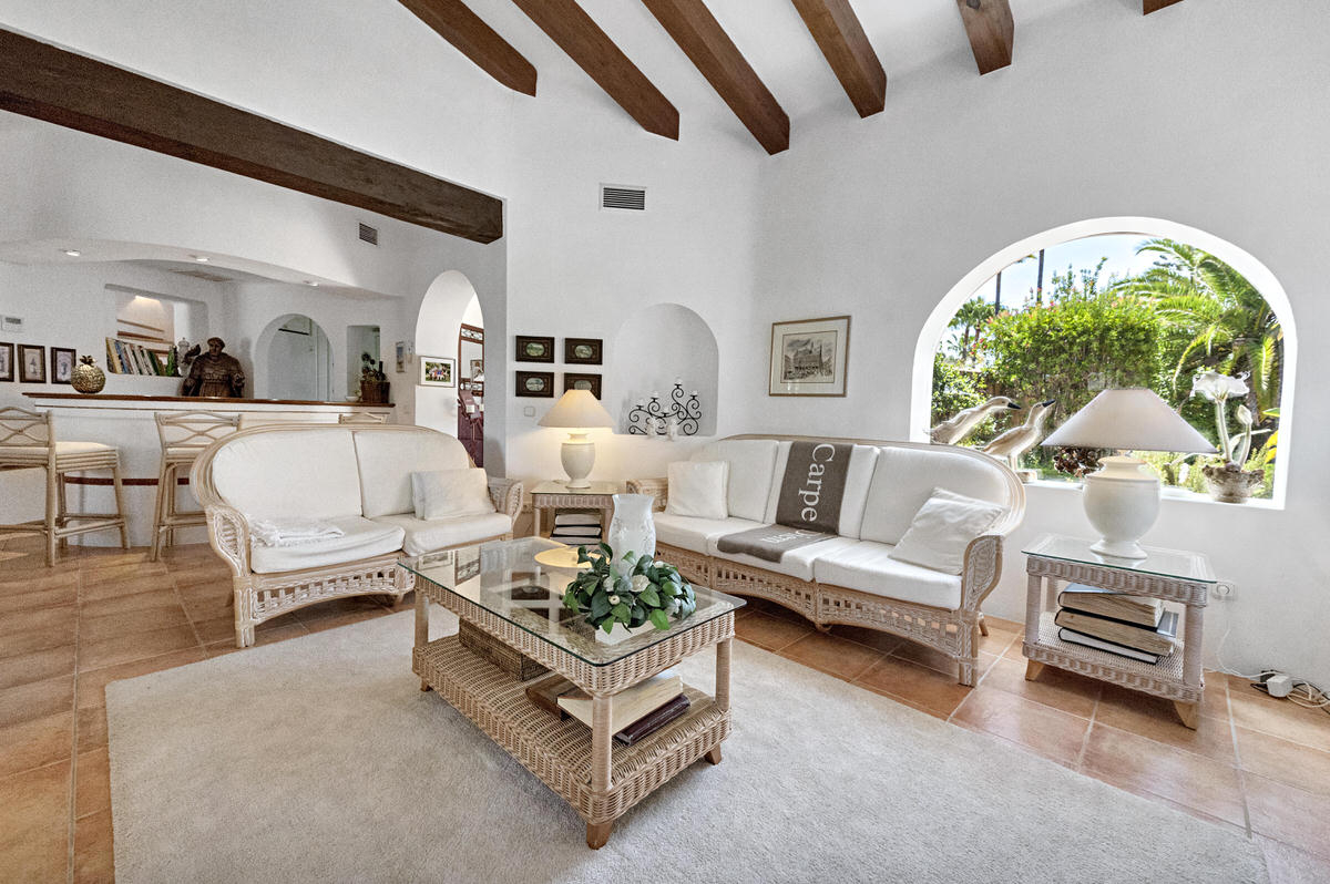 Mediterranean villa with private pool & beautiful garden in a complex near Santa Ponsa golf course (10)