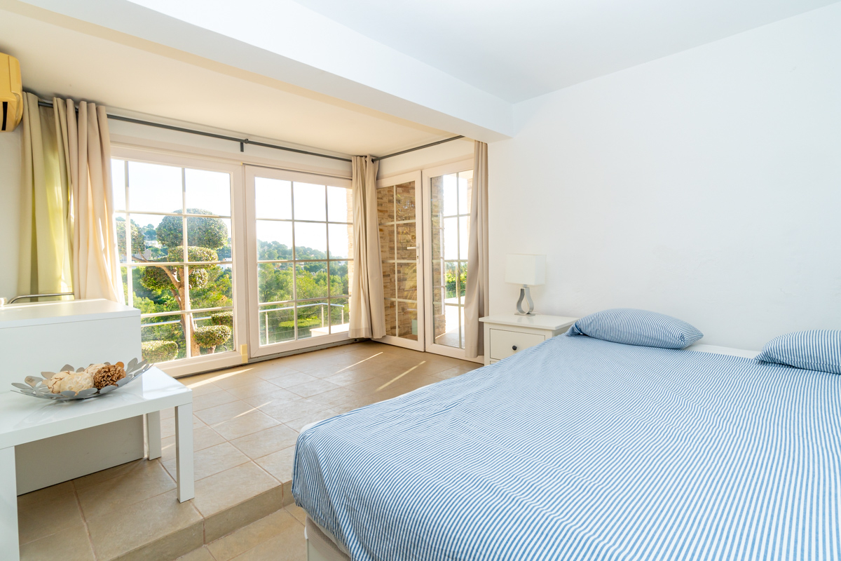 Light-flooded villa with pool and panoramic as well as sea views in Costa den Blanes (2)