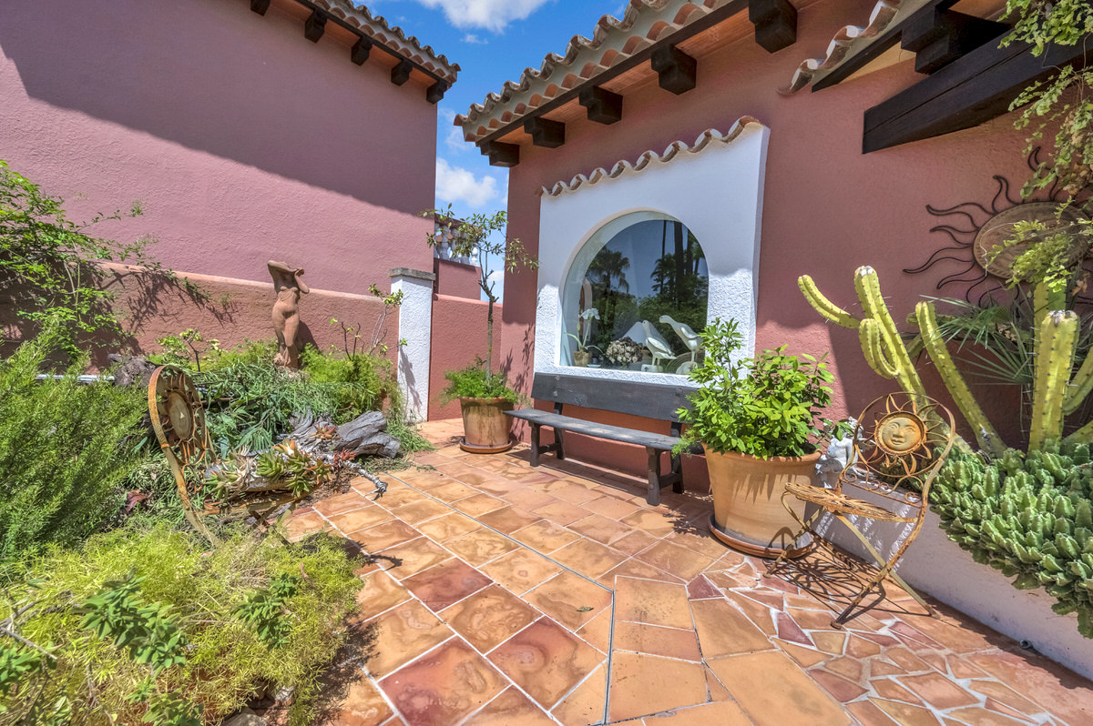 Mediterranean villa with private pool & beautiful garden in a complex near Santa Ponsa golf course (7)