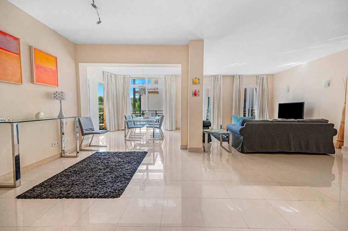 Spacious, well-maintained apartment in a quiet complex with 2 pools in Santa Ponsa (1)