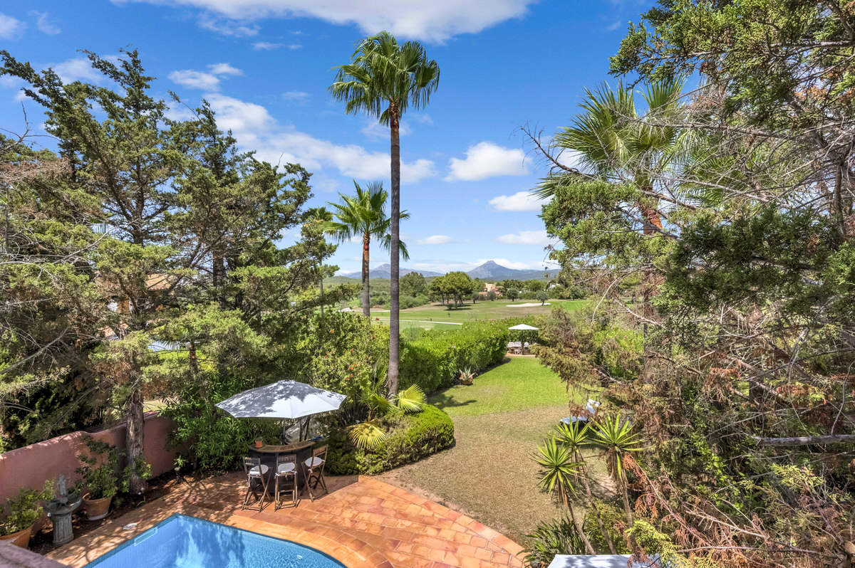 Mediterranean villa with private pool & beautiful garden in a complex near Santa Ponsa golf course (30)