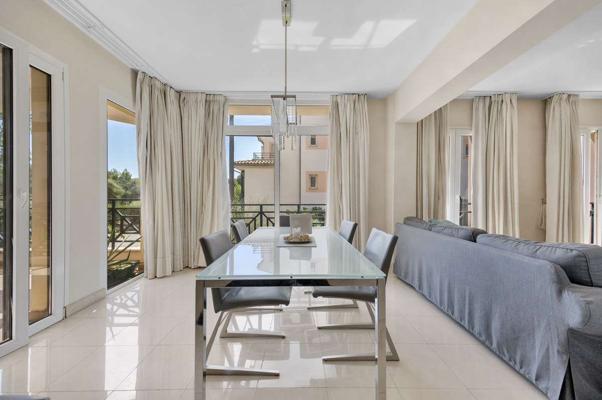 Spacious, well-maintained apartment in a quiet complex with 2 pools in Santa Ponsa (5)