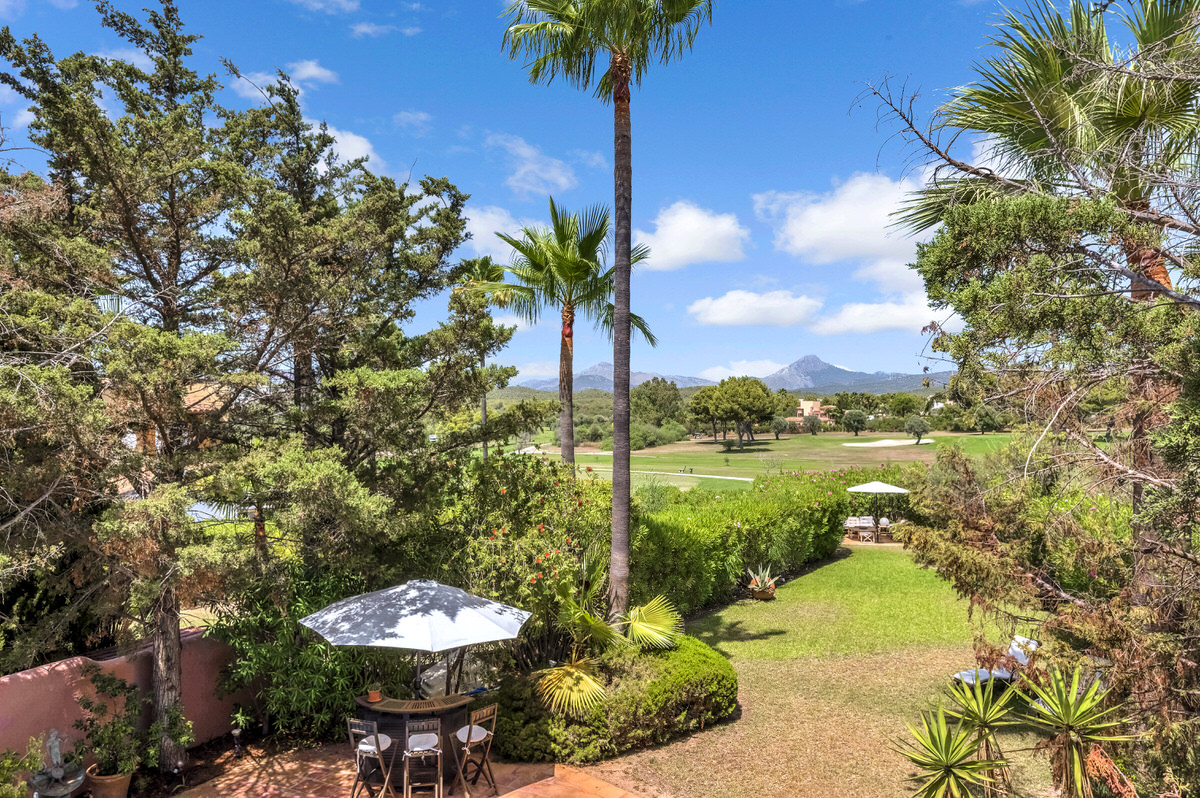 Mediterranean villa with private pool & beautiful garden in a complex near Santa Ponsa golf course (31)